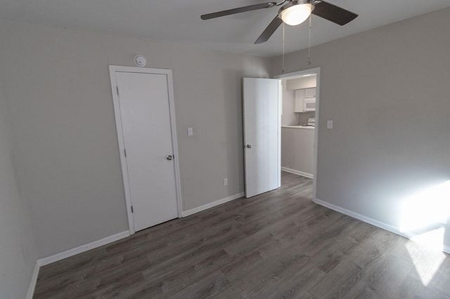 7216 N MOBERLY DR B, Columbia, MO 65202