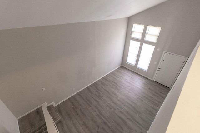 7216 N MOBERLY DR B, Columbia, MO 65202