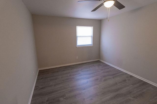 7216 N MOBERLY DR B, Columbia, MO 65202