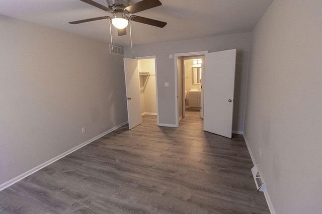 7216 N MOBERLY DR B, Columbia, MO 65202