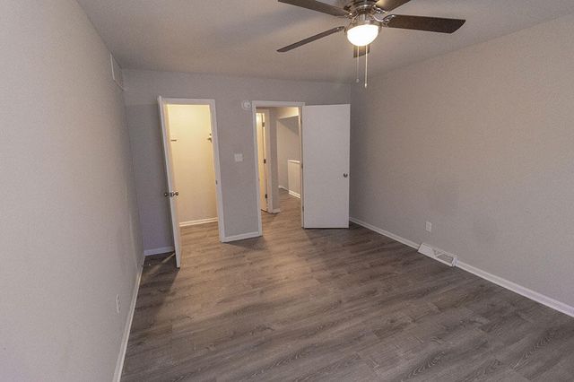 7216 N MOBERLY DR B, Columbia, MO 65202