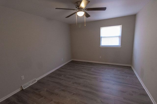 7216 N MOBERLY DR B, Columbia, MO 65202