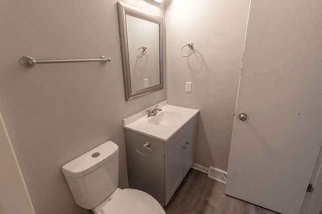 7216 N MOBERLY DR B, Columbia, MO 65202