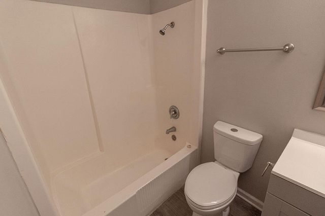 7216 N MOBERLY DR B, Columbia, MO 65202