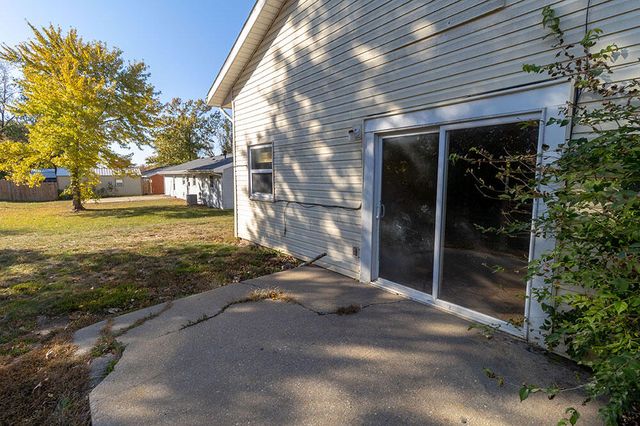 7216 N MOBERLY DR B, Columbia, MO 65202