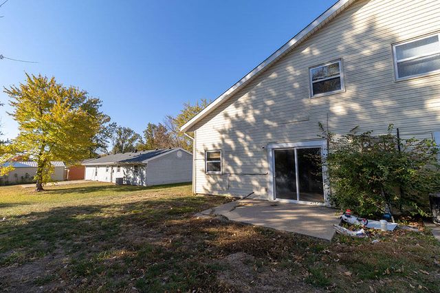 7216 N MOBERLY DR B, Columbia, MO 65202