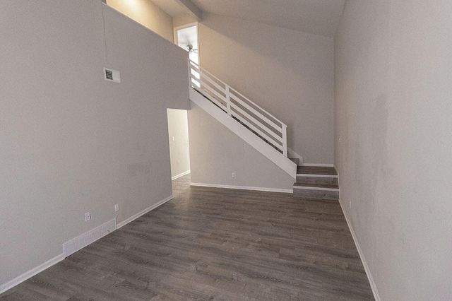 7216 N MOBERLY DR B, Columbia, MO 65202