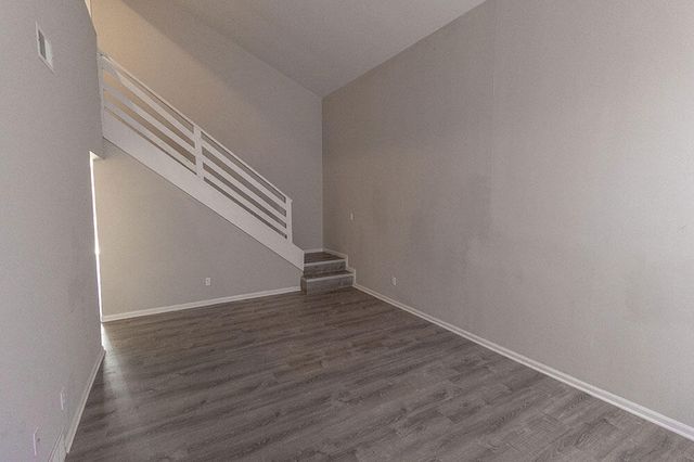 7216 N MOBERLY DR B, Columbia, MO 65202