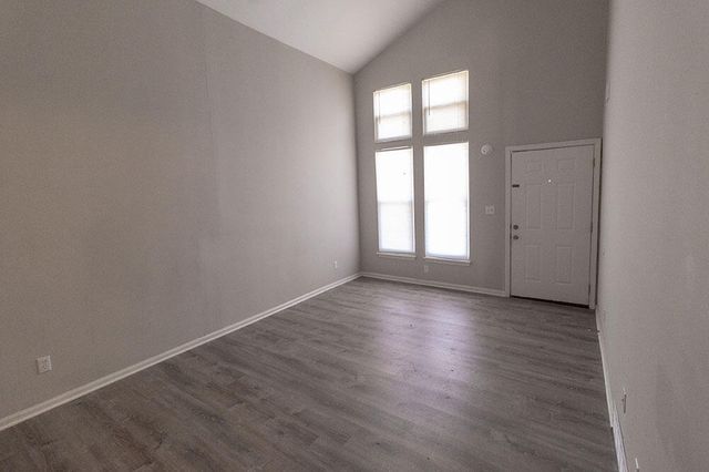 7216 N MOBERLY DR B, Columbia, MO 65202