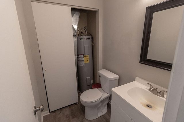 7216 N MOBERLY DR B, Columbia, MO 65202