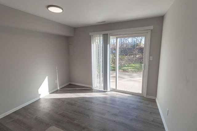 7216 N MOBERLY DR B, Columbia, MO 65202