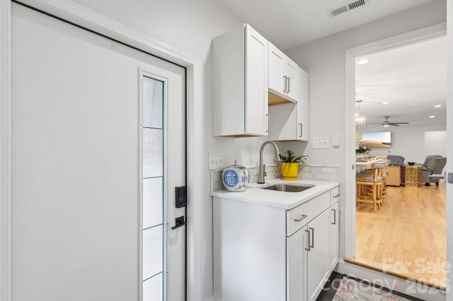 1315 Holmes Drive, Charlotte, NC 28209