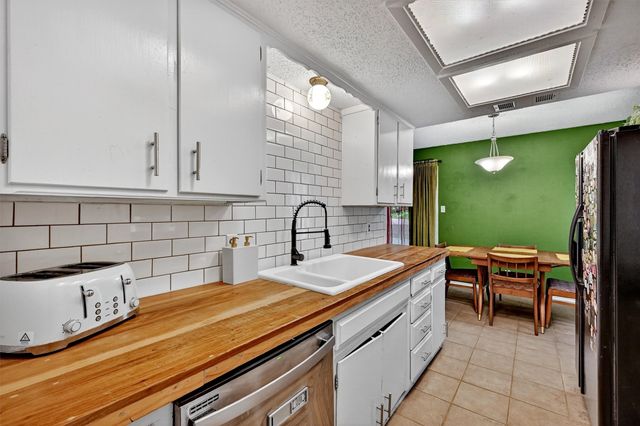 813 Glen Key Street, Denison, TX 75020