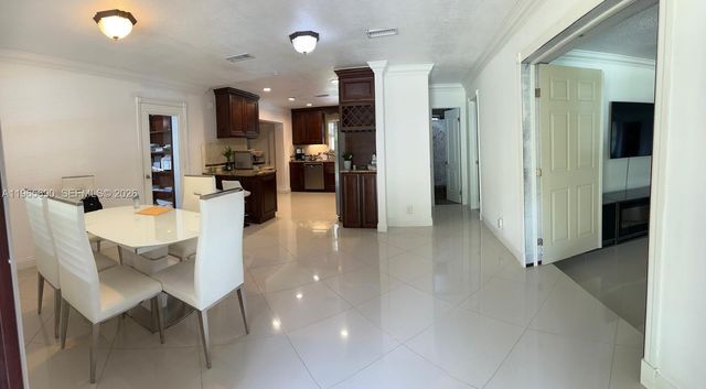 951 SW 121 Ave, Davie, FL 33325