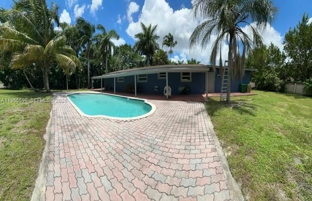 951 SW 121 Ave, Davie, FL 33325