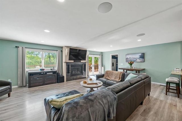 1409 N 650 Road, Lawrence, KS 66046