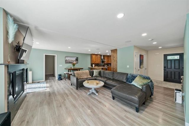 1409 N 650 Road, Lawrence, KS 66046