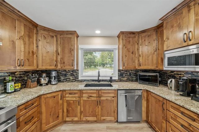 1409 N 650 Road, Lawrence, KS 66046