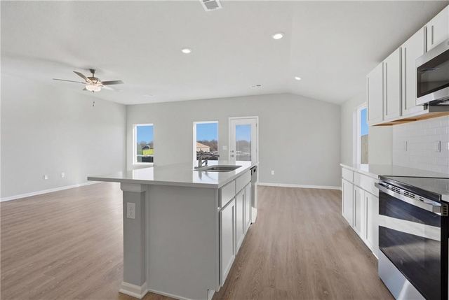 19475 Lincoln Street, Spring Hill, KS 66083