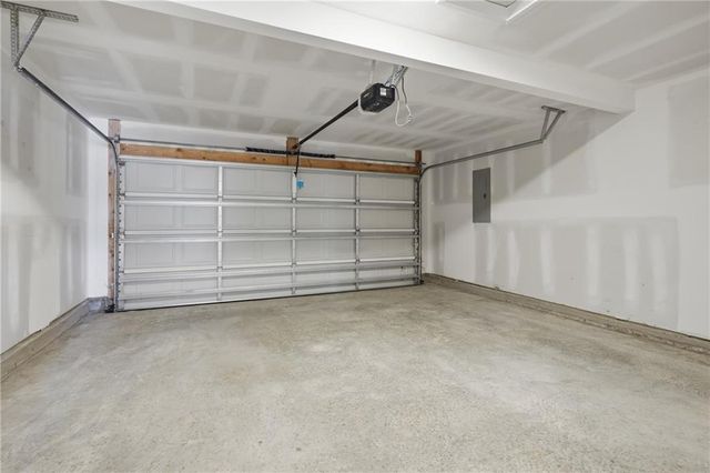 19475 Lincoln Street, Spring Hill, KS 66083