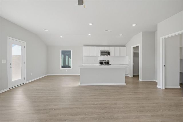 19475 Lincoln Street, Spring Hill, KS 66083