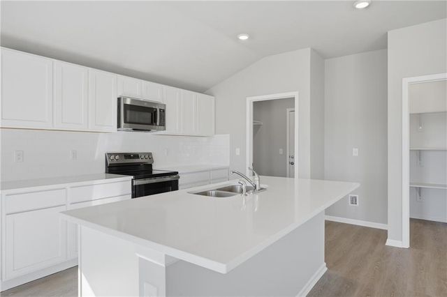 19475 Lincoln Street, Spring Hill, KS 66083