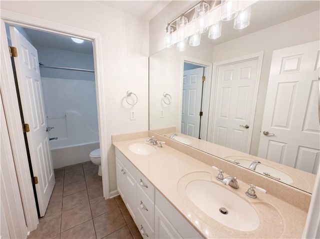8111 Crestview Drive SE, Covington, GA 30014