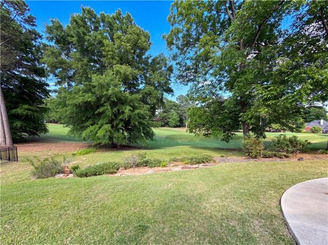 8111 Crestview Drive SE, Covington, GA 30014