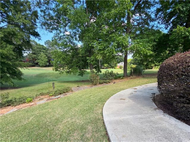 8111 Crestview Drive SE, Covington, GA 30014
