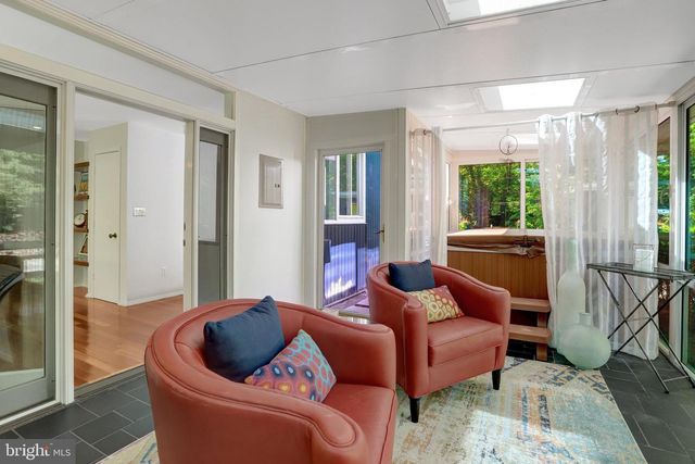 2412 BRENTWOOD PL, Alexandria, VA 22306