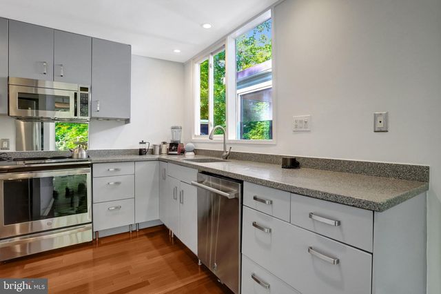 2412 BRENTWOOD PL, Alexandria, VA 22306