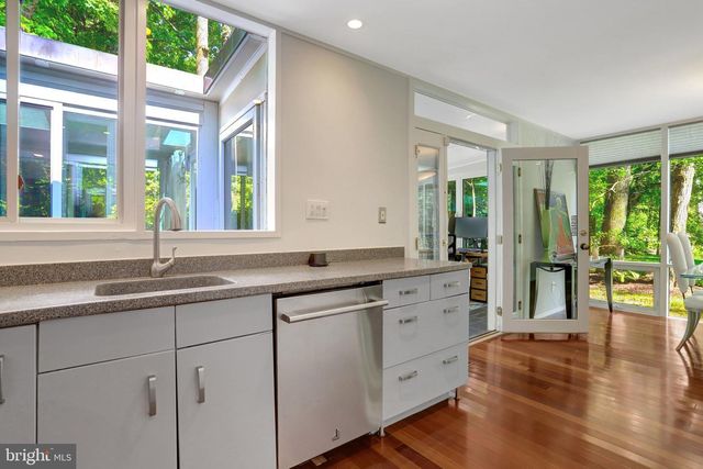 2412 BRENTWOOD PL, Alexandria, VA 22306