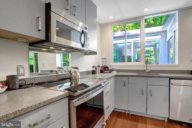 2412 BRENTWOOD PL, Alexandria, VA 22306