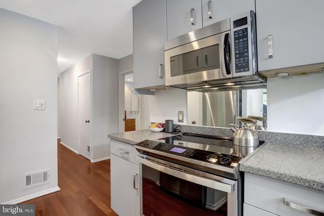 2412 BRENTWOOD PL, Alexandria, VA 22306