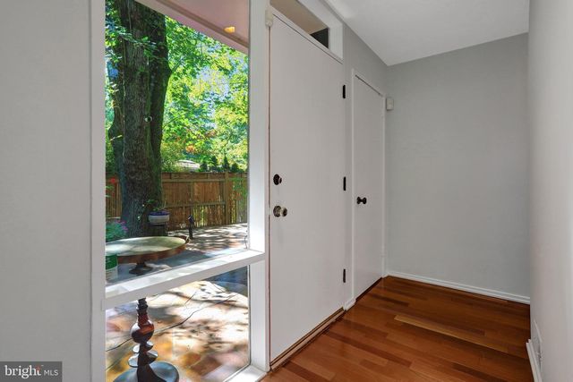 2412 BRENTWOOD PL, Alexandria, VA 22306