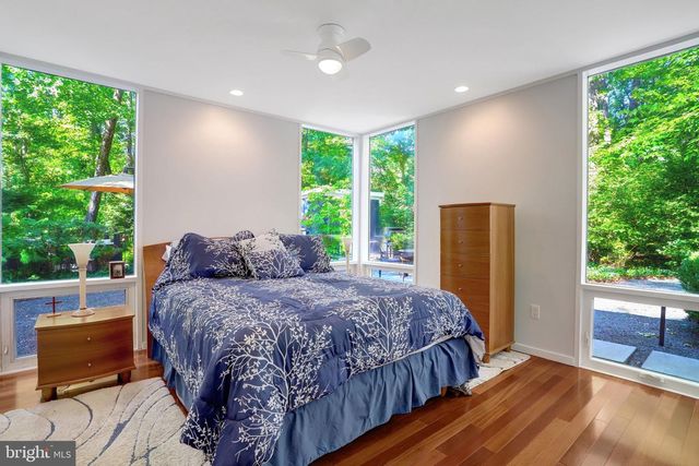 2412 BRENTWOOD PL, Alexandria, VA 22306