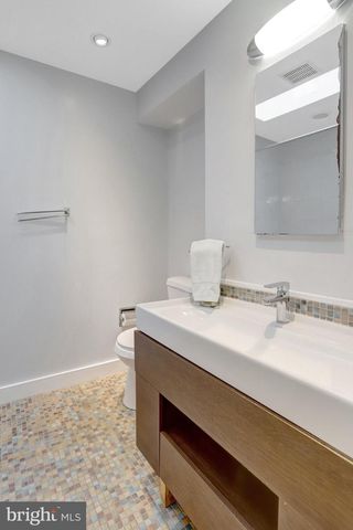 2412 BRENTWOOD PL, Alexandria, VA 22306