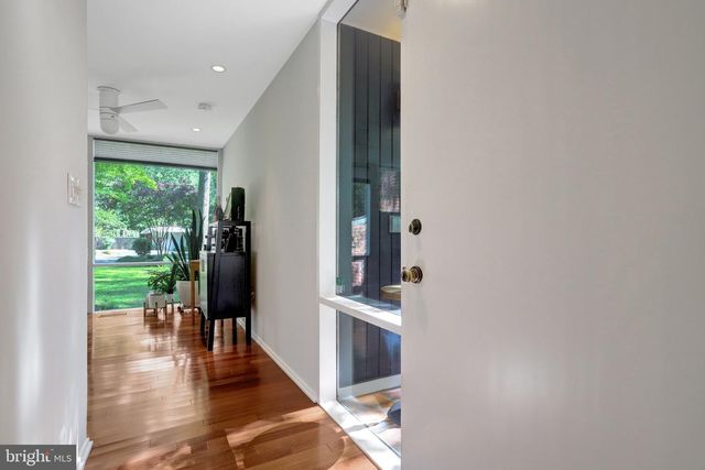 2412 BRENTWOOD PL, Alexandria, VA 22306