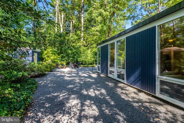 2412 BRENTWOOD PL, Alexandria, VA 22306
