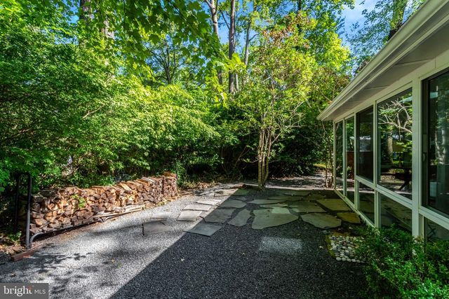 2412 BRENTWOOD PL, Alexandria, VA 22306