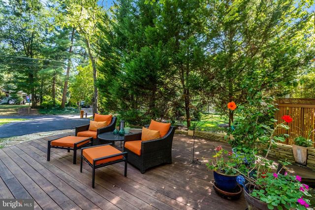 2412 BRENTWOOD PL, Alexandria, VA 22306