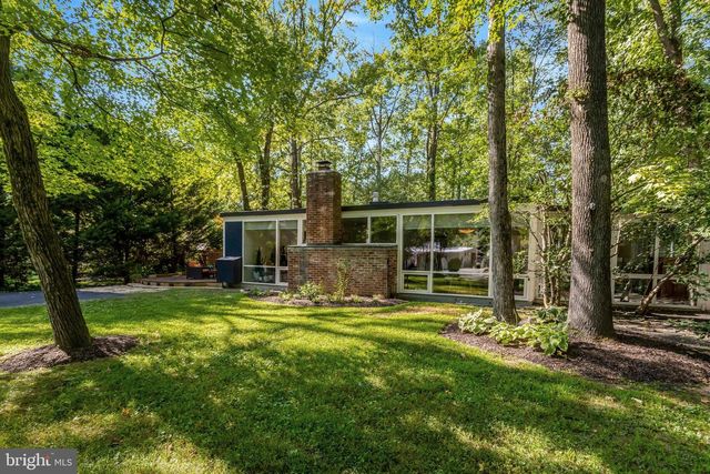 2412 BRENTWOOD PL, Alexandria, VA 22306