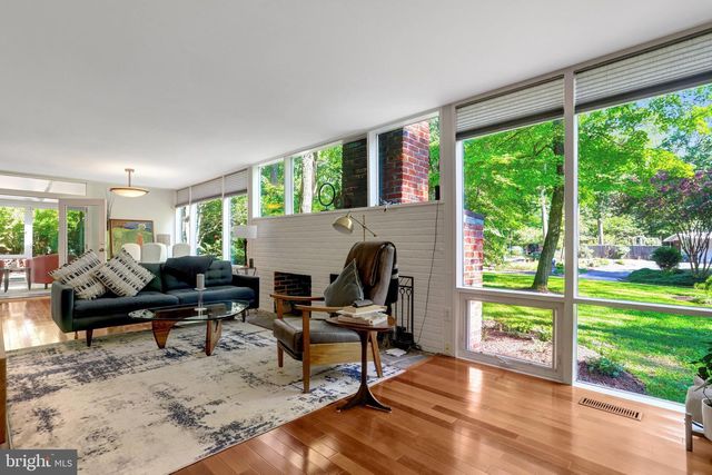 2412 BRENTWOOD PL, Alexandria, VA 22306