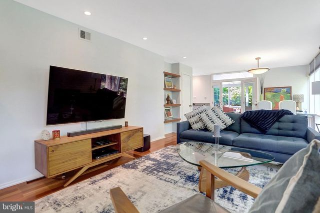 2412 BRENTWOOD PL, Alexandria, VA 22306