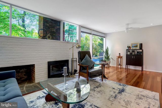 2412 BRENTWOOD PL, Alexandria, VA 22306