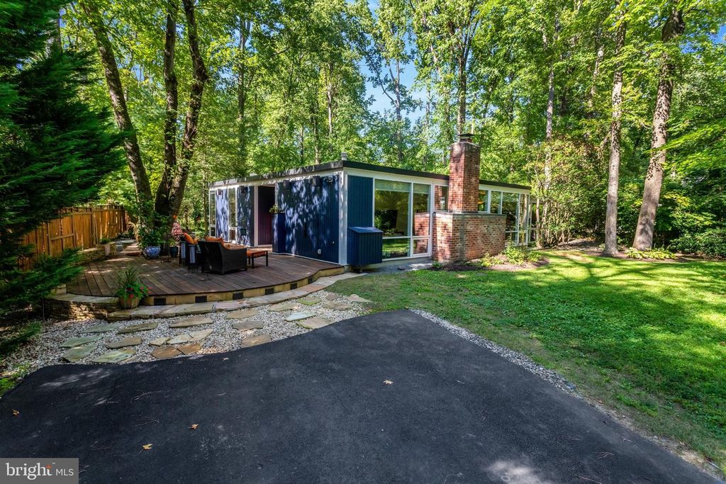 2412 BRENTWOOD PL, Alexandria, VA 22306