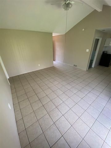 5814 Mackinaw Rd, Houston, TX 77053