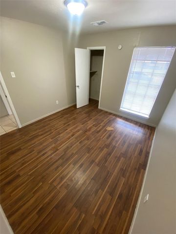 5814 Mackinaw Rd, Houston, TX 77053