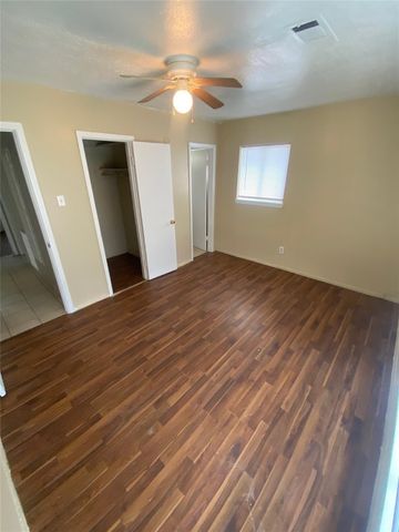 5814 Mackinaw Rd, Houston, TX 77053