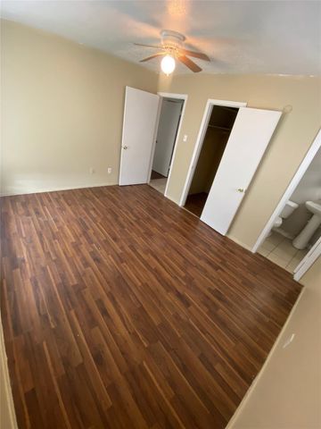 5814 Mackinaw Rd, Houston, TX 77053